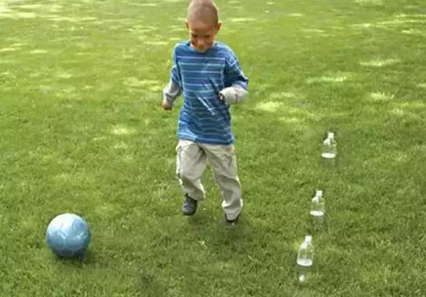 适合3岁宝宝玩的球类游戏,三岁锻炼耐心和专注力的亲子游戏