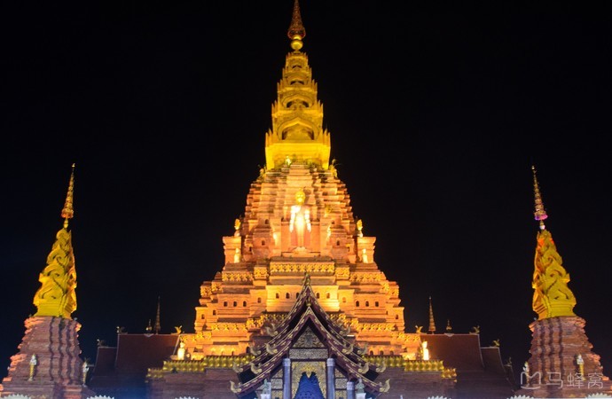 美丽的西双版纳的泼水节视频,西双版纳的泼水节中的傣妹