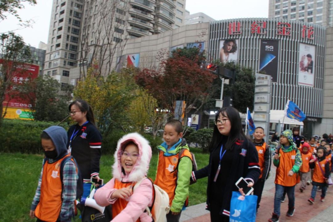 绫虫仼鍥介檯,绫虫仼鍥介檯鑻辫