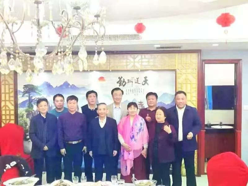 谁言寸草心报得三春晖什么意思啊,谁言寸草心报得三春晖