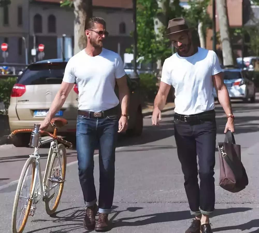 男士t恤穿大的好看吗,男士t恤怎么穿出时尚感