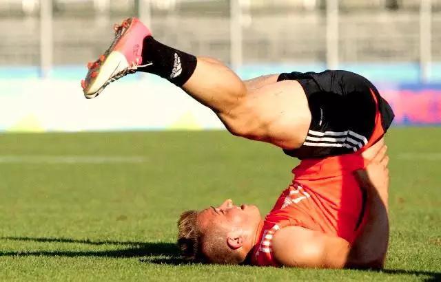 英国最强壮足球运动员,大腿最粗的足球运动员