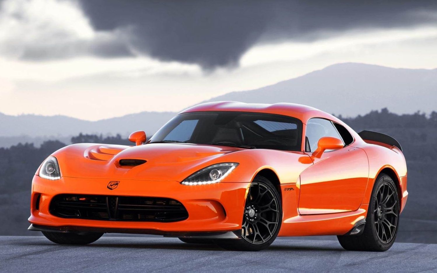 以蛇为标志的车大概要多少钱,毒蛇标志的越野车