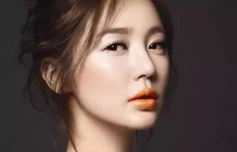 速学化妆上哪里学,化妆步骤初学者七个必备彩妆