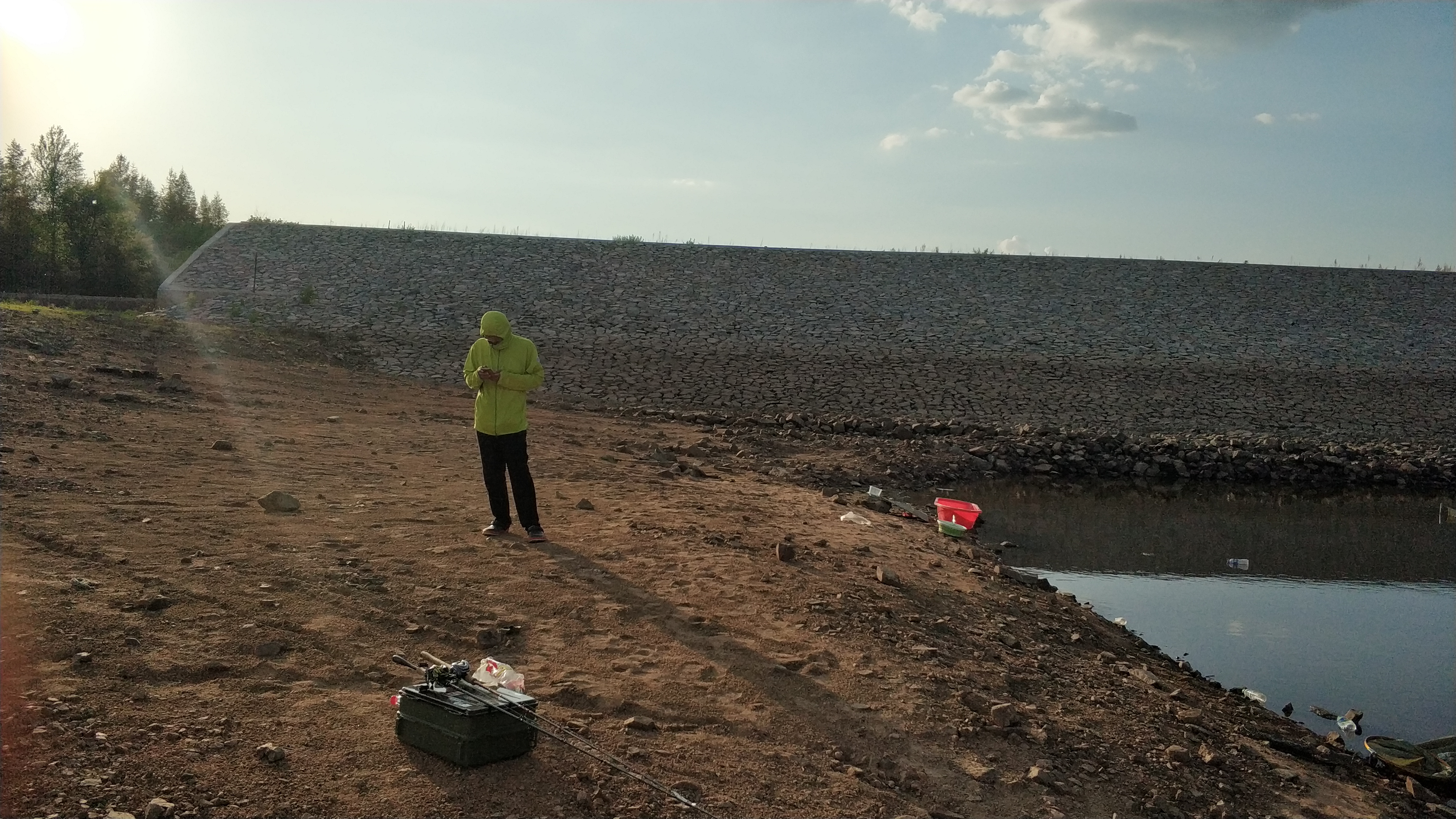很惬意的路亚钓鱼,房车路亚野钓