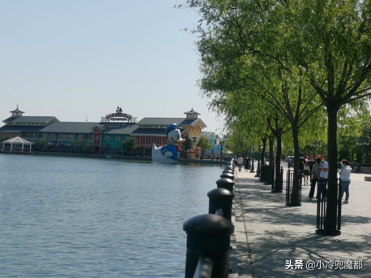 迪士尼游玩如何进迪士尼小镇,不买门票可以进迪士尼小镇