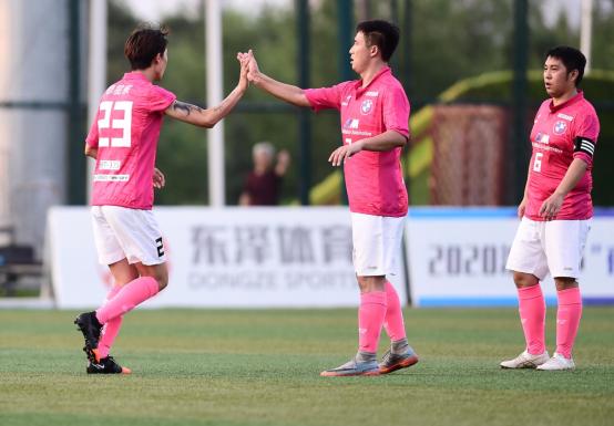 足球联赛榜首之战,榜首大战辽宁新疆