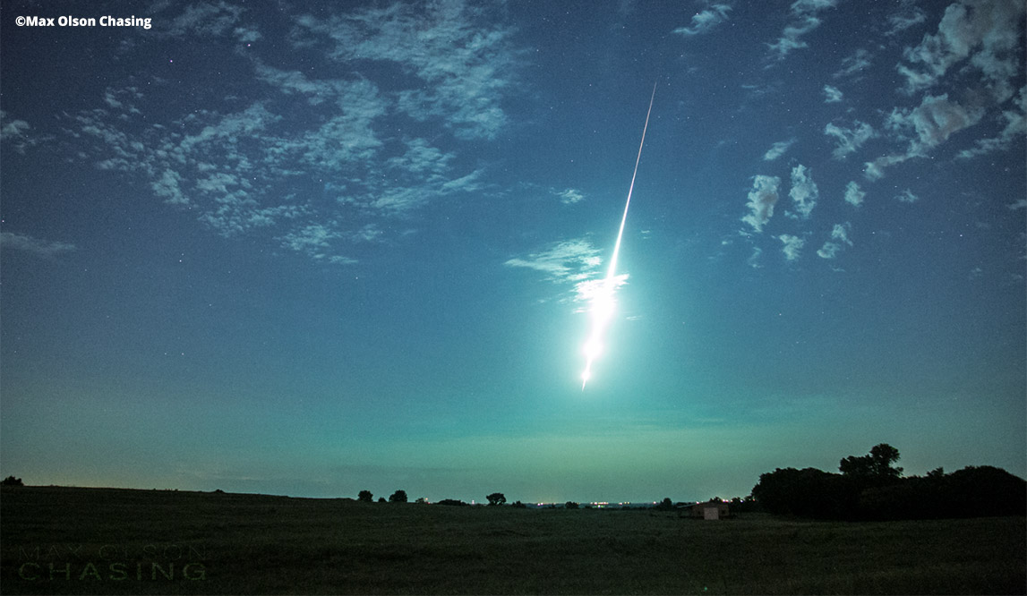 日本多地上空出现闪光火球,日本巨大“火球”划过夜空