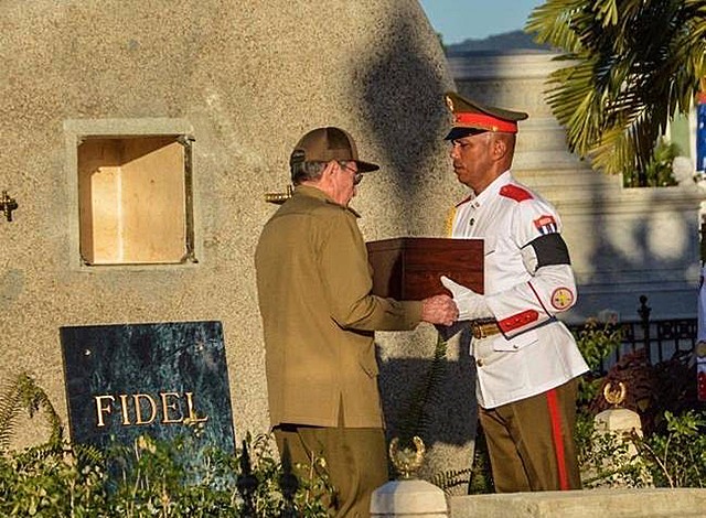 卡斯特罗妹妹,卡斯特罗和他的妹妹