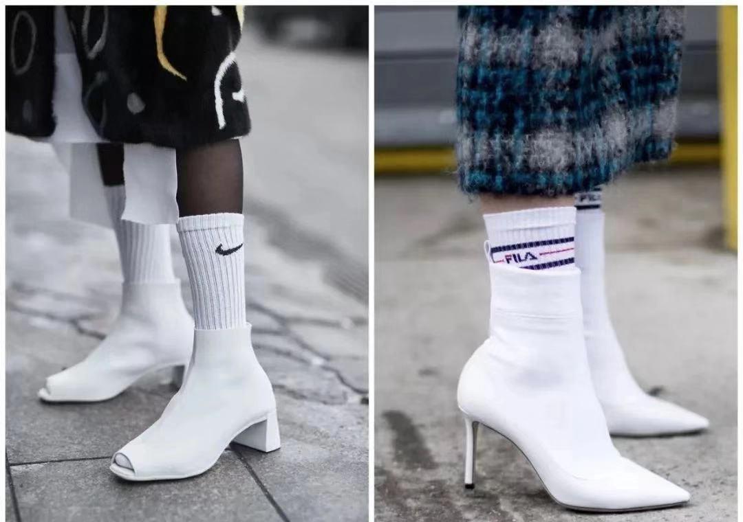 别再露脚踝了，又冷又out！今年流行露袜子，零难度时髦保暖绝招