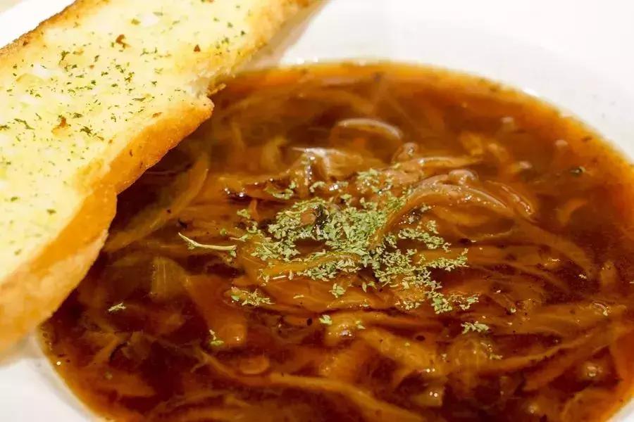 4人同行送活鲷鱼！谷饲牛排+海鲜刺身甜品！豫园酒店自助餐升级