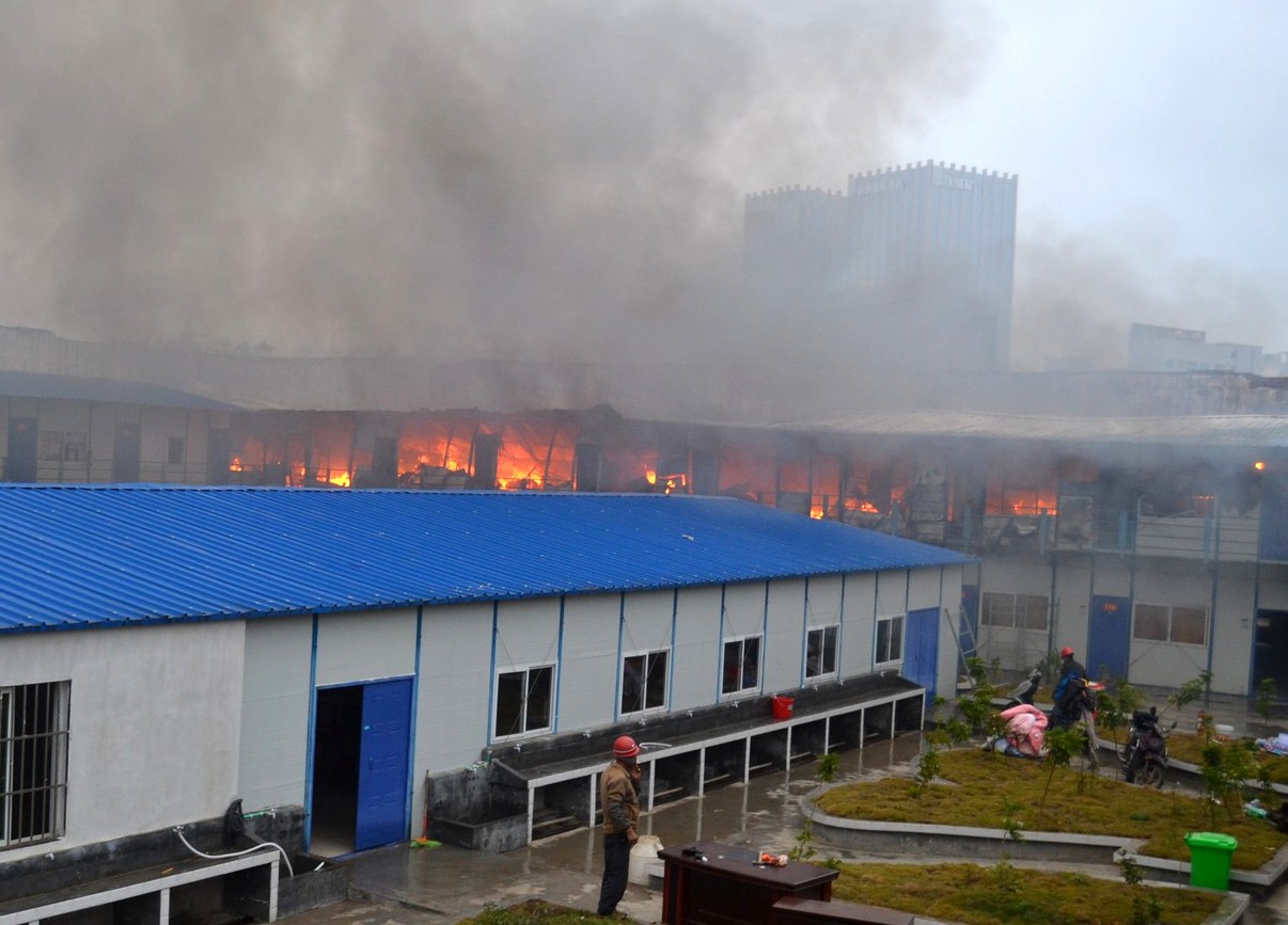 有的地方为什么要拆彩钢瓦房子,2600平米的彩钢棚拆除需要多少钱