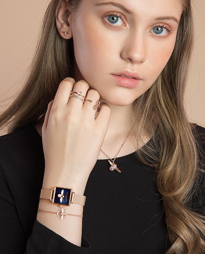 朴信惠同款冲锋衣,朴信惠同款手表