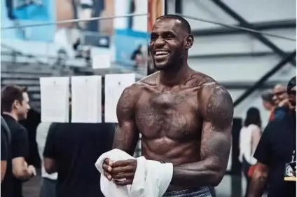 体坛第一男神c罗,2021年足球明星评价c罗