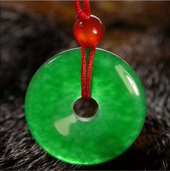 挂羊头卖狗肉但狗肉也不便宜啊,挂羊头卖狗肉是真玉吗