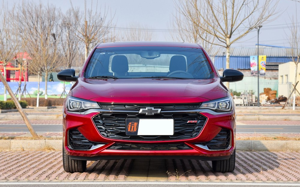 这合资车全系国六，四轮独悬，配车侧预警+电动座椅，已跌破十万