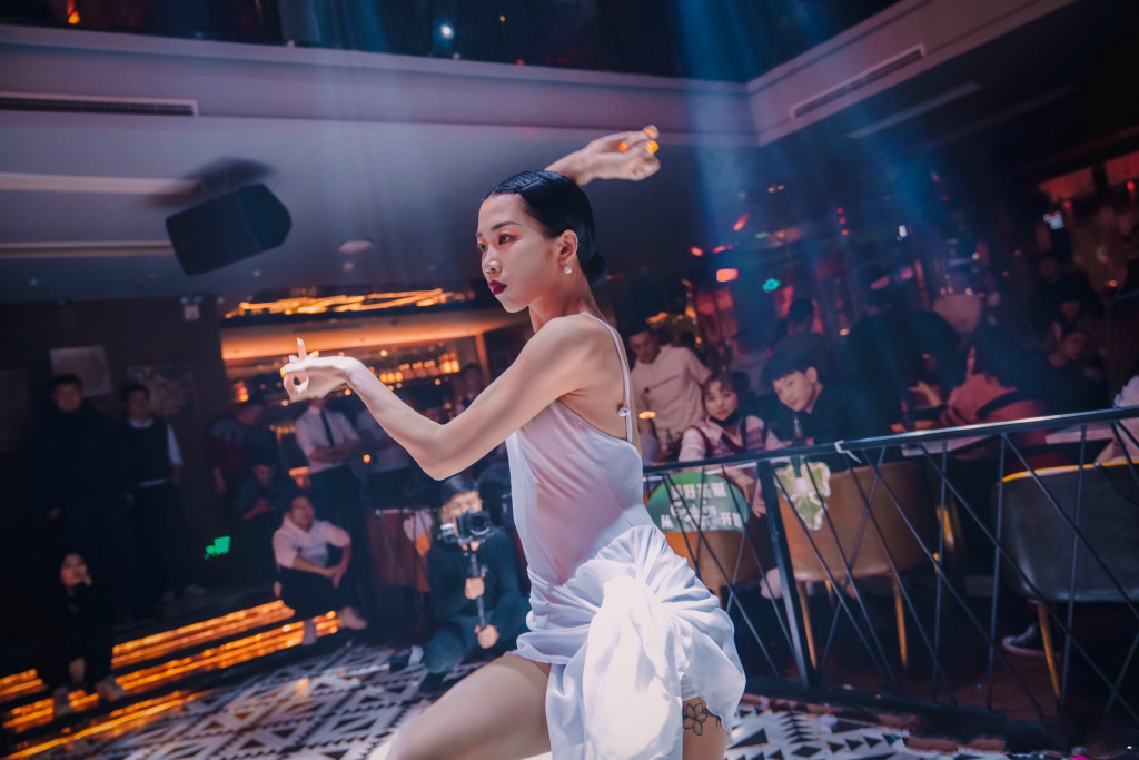 街舞范范个人资料及图片,范范街舞视频完整版