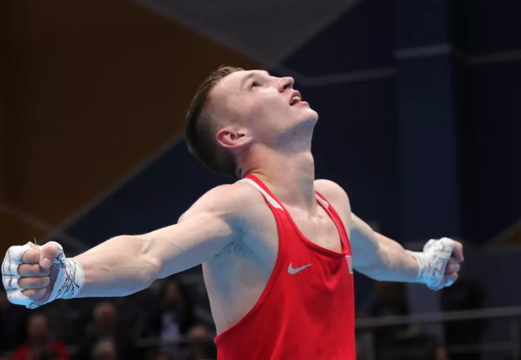 英雄出少年笑傲天地间,英雄出少年中国00后小将