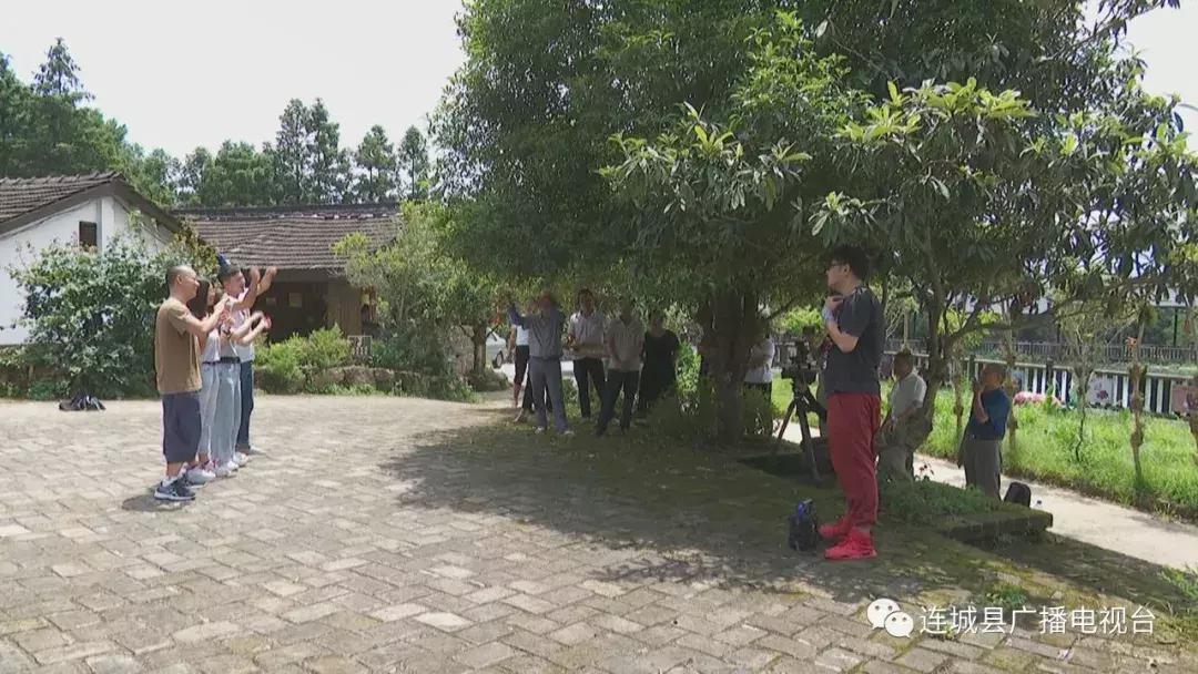 杩炲煄蹇棯鐜板満瑙嗛,杩炲煄琛楀ご蹇棯琛ㄦ紨