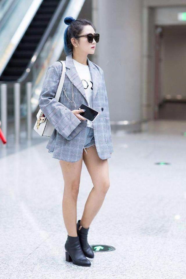 何洁运动裤机场穿衣搭配,何洁瘦身后太会穿了