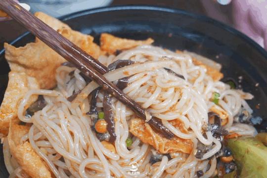 鲜香酸辣螺蛳粉柳州正宗,酸辣鲜香地道柳州螺蛳粉青春版