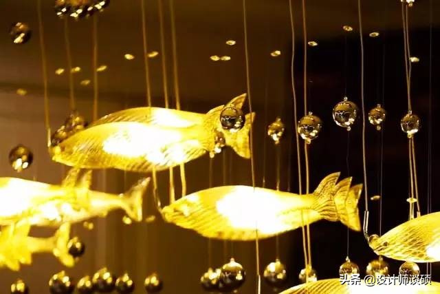 这个40岁大叔为钓鱼租下一座岛，改造破屋成海景房！