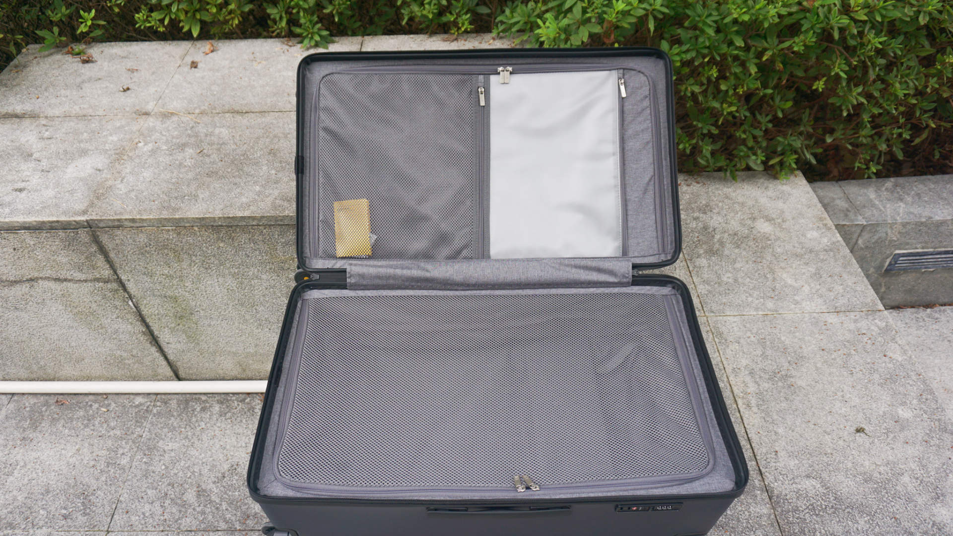 有颜值又能装，出门旅行怎能少了她，地平线8号大旅行家宽拉杆箱