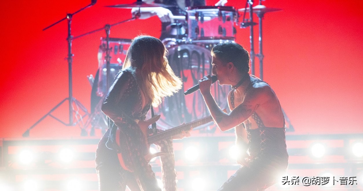 今日欧美圈：J.Cole新专流媒强势，麻辣鸡晒长文缅怀父亲