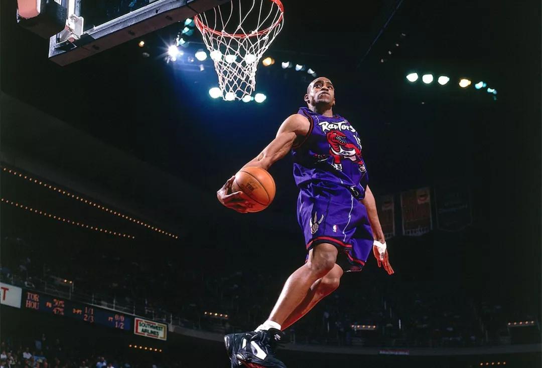 nba2kol文斯卡特98版扣篮动作,文斯卡特大风车扣篮背后角度