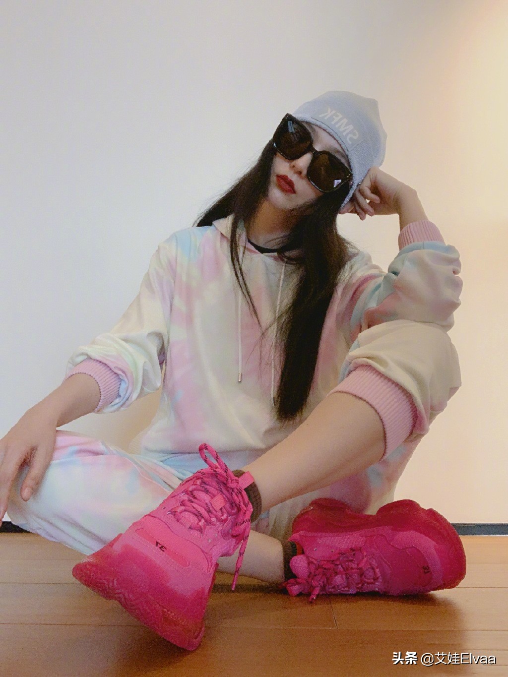 范冰冰深夜晒自拍照片,范冰冰现身贵妇范儿十足