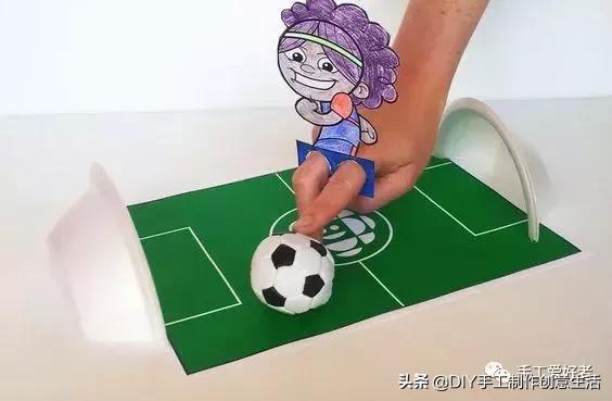 球迷爸爸靠指偶游戏带娃，手工制作的指偶乐趣多