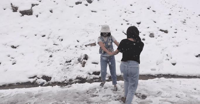 29岁成都女孩“组团养老”！辞职后和闺蜜在乡下爆改350㎡大房子