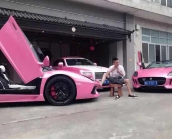 站在人生巅峰上的男人,站在金字塔巅峰的男人