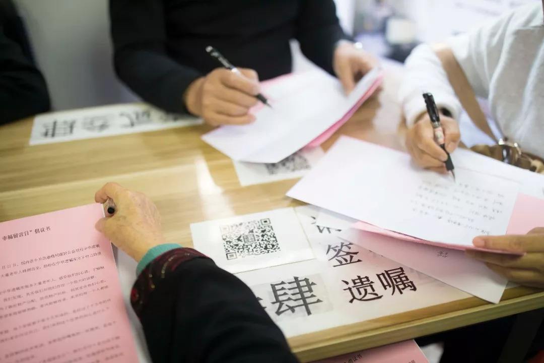 离婚案件精神损害赔偿判决书,离婚案中私生子法院如何认定