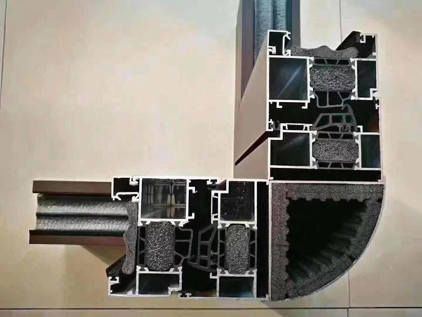 最好的隔热门窗玻璃,洛阳隔音玻璃系统门窗