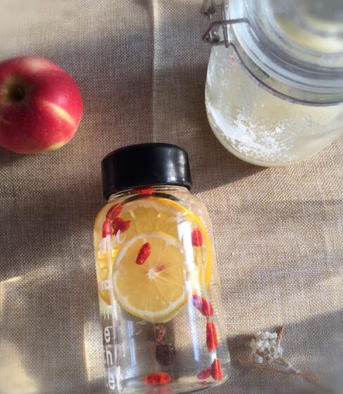 新鲜蜂蜜柠檬水的做法,鲜蜂蜜柠檬水的正确做法