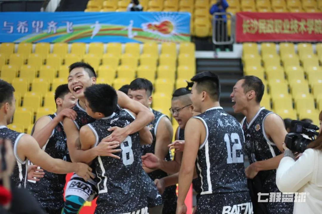 kiwi巅峰扣篮,一身肌肉打篮球