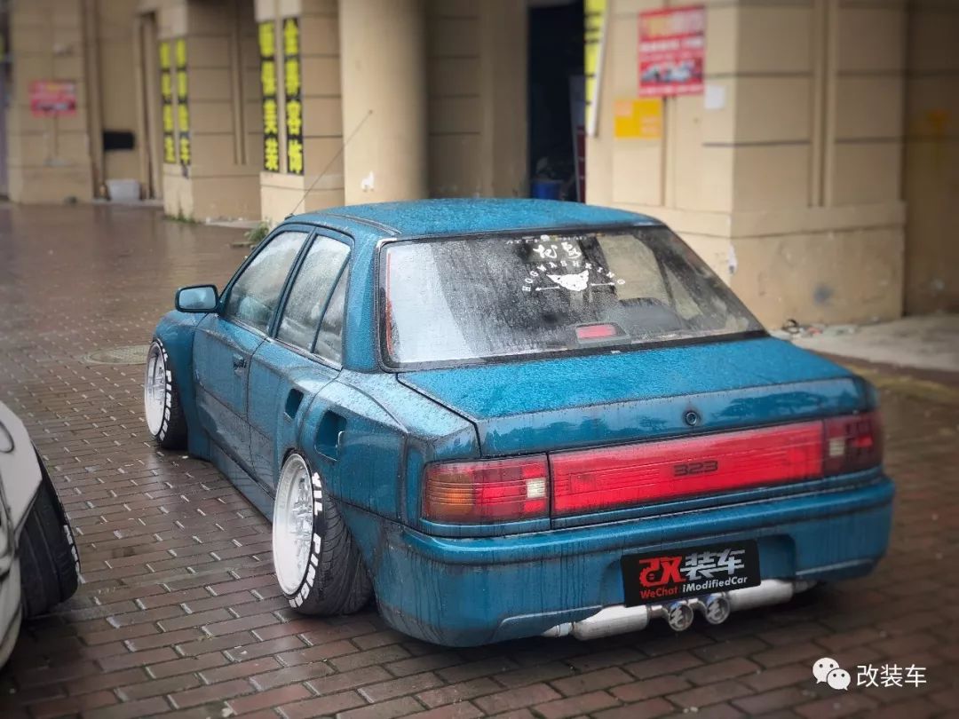 哪年的马自达323有尾翼,马自达323贯串式尾灯是哪一款