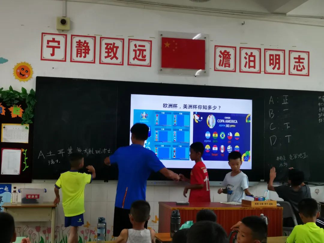 一堂有活力的足球训练课,感受一下足球带给我们的魅力