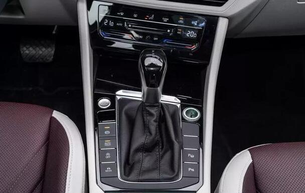 2022新款大众速腾海外试驾,新款大众速腾哪款最值得购买