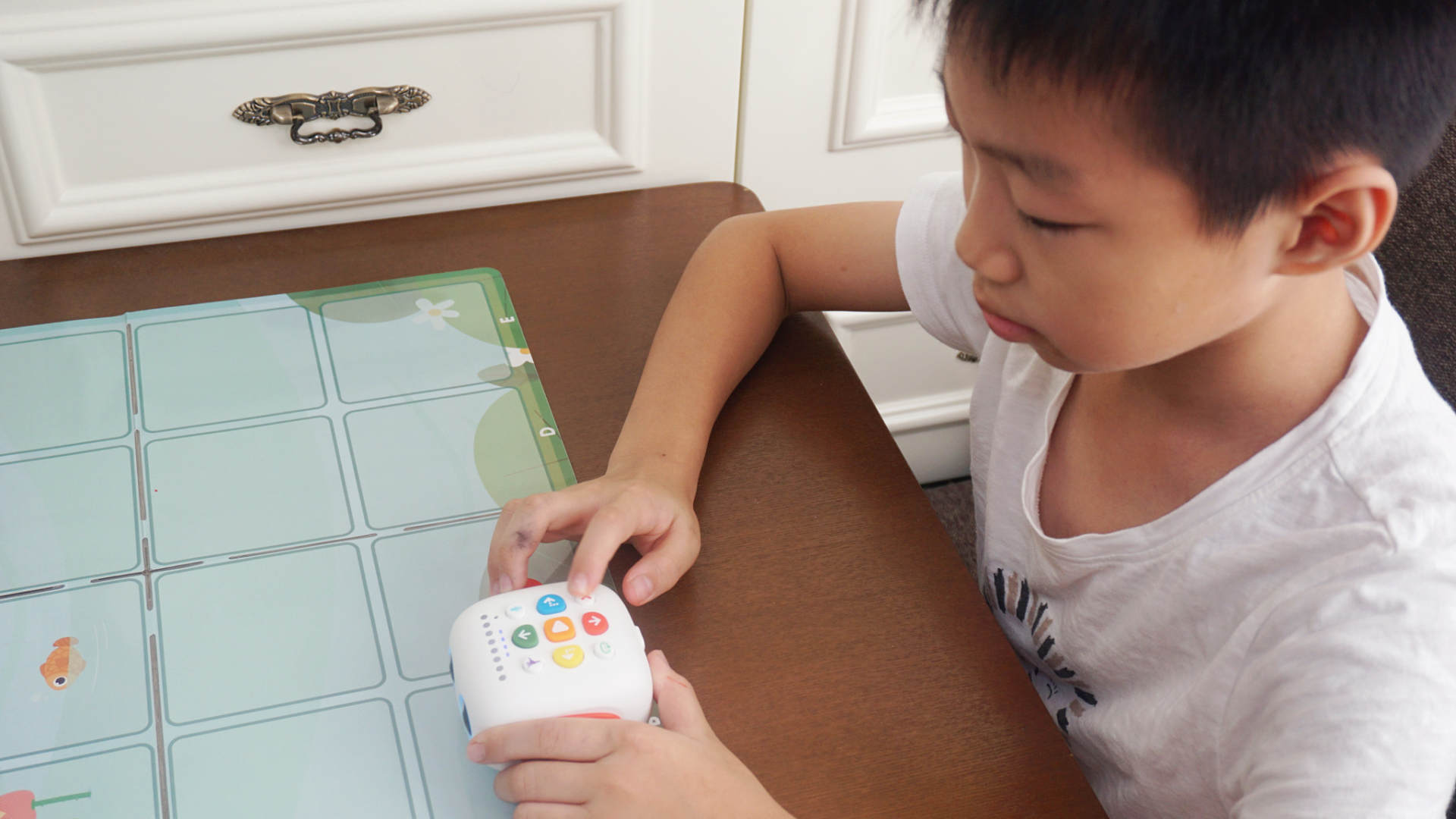 玛塔小q编程机器人示范课,不用编程做机器人