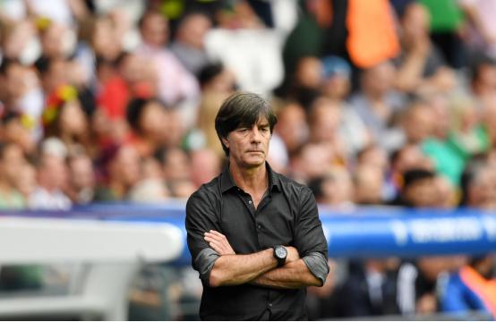 厄齐尔退出德国国家队,德媒披露厄齐尔与德国队的恩怨