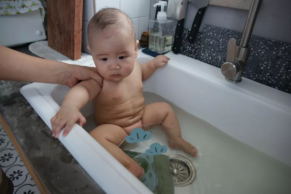 用水泥砌橱柜,用粘土做迷你橱柜