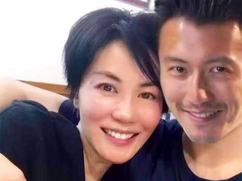 王菲谢霆锋甜蜜牵手最中肯的评价,王菲谢霆锋年龄差距个人资料