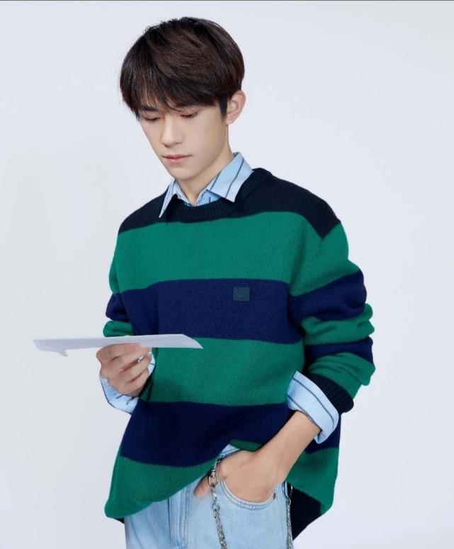 任嘉伦时尚穿搭彰显魅力型男风范,任嘉伦穿搭私服冬最近