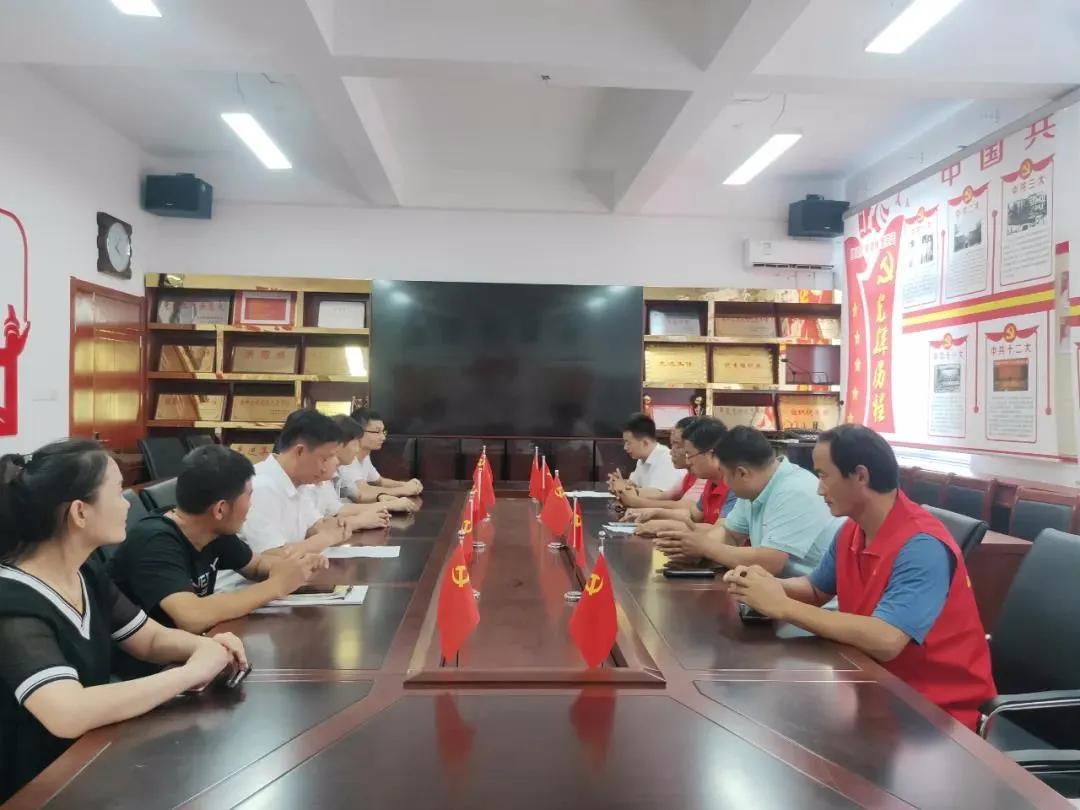 防控疫情爱心捐款新闻报道,致敬抗疫一线志愿者们