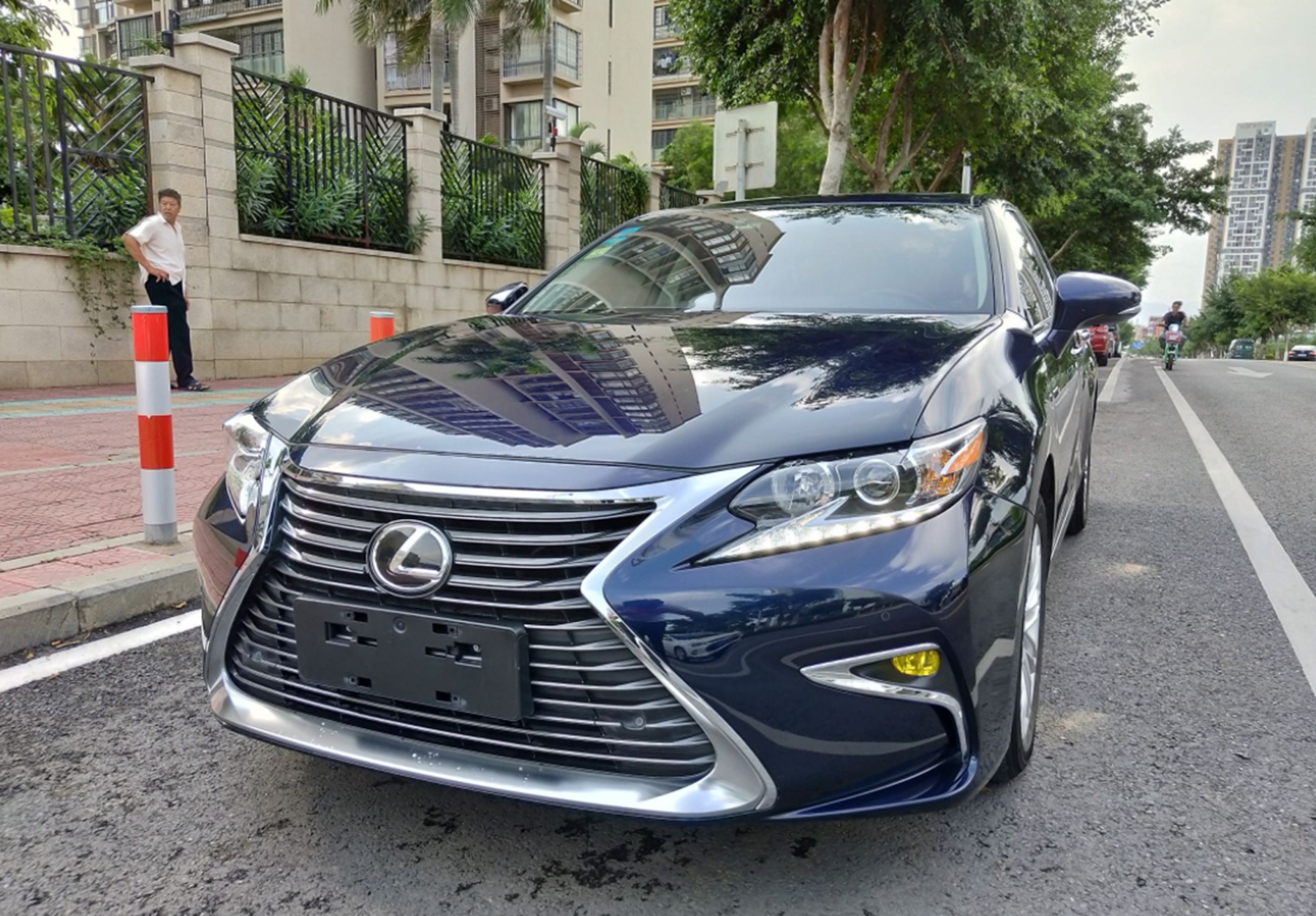 国内动辄六七十万的霸道，在俄罗斯卖多少钱？当地人：还没哈弗贵