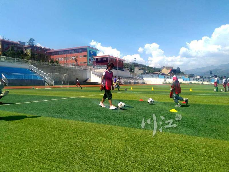 「点赞」泸州创新教育帮扶，点亮彝区少年足球梦想
