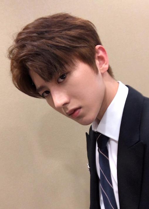 有种“整容”叫蔡徐坤卸妆，失去了眼影后，谁还认得出来？