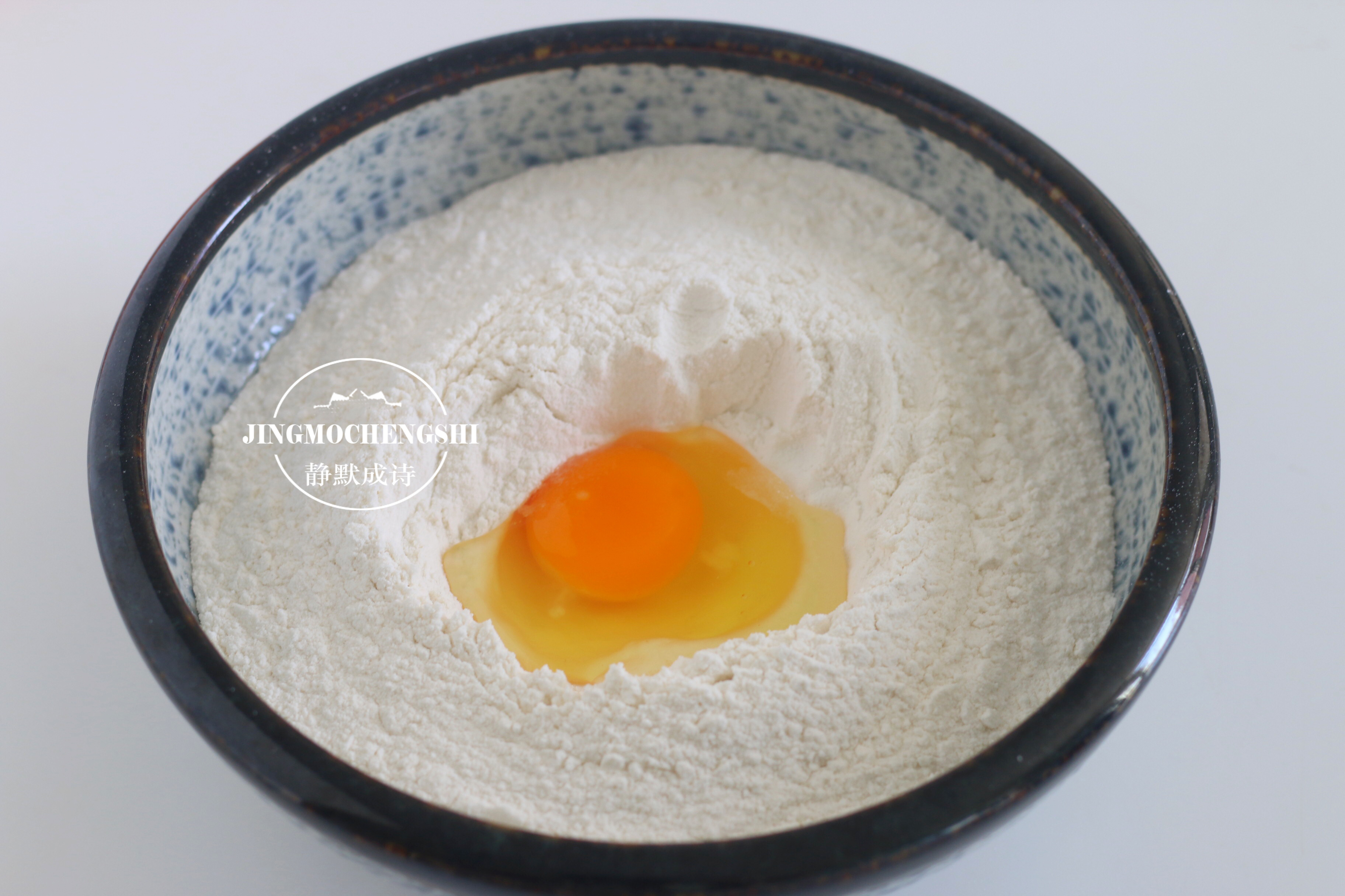 糖油饼怎么做又软又好吃又简单,早餐老北京糖油饼做法大全视频